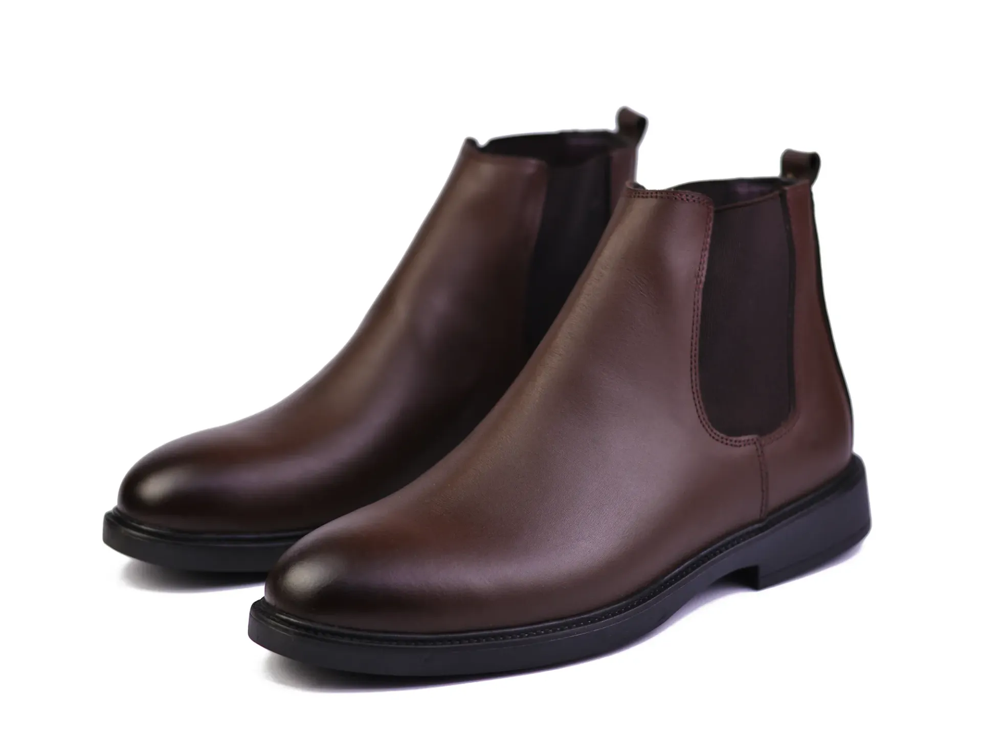 Chelsea boots made of genuine cowhide leather with a rubber sole
