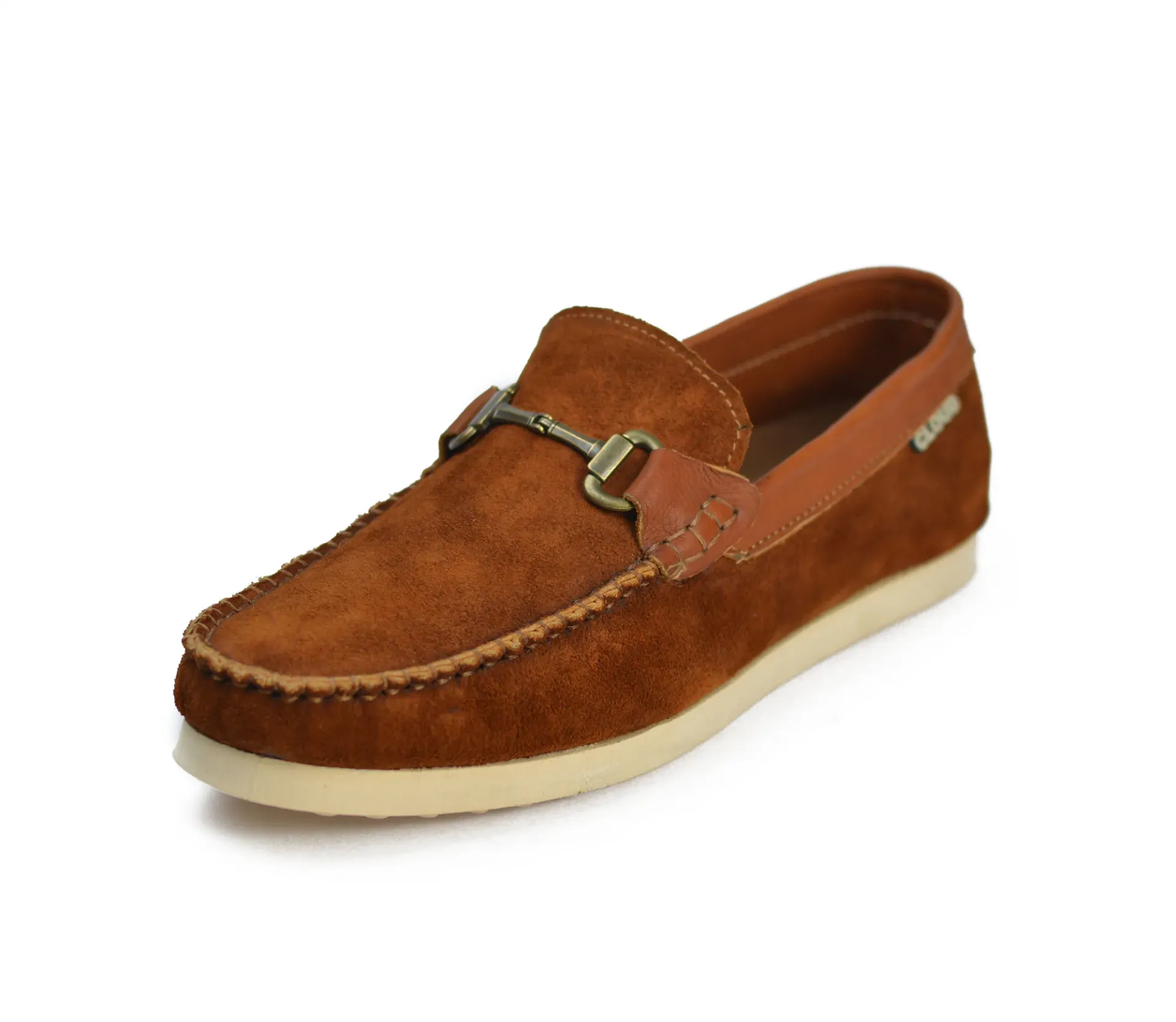 Smart flat sneakers suitable for all occasions