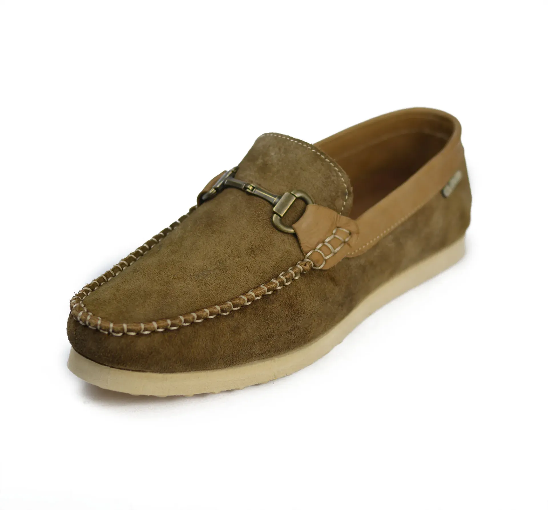 Smart flat sneakers suitable for all occasions