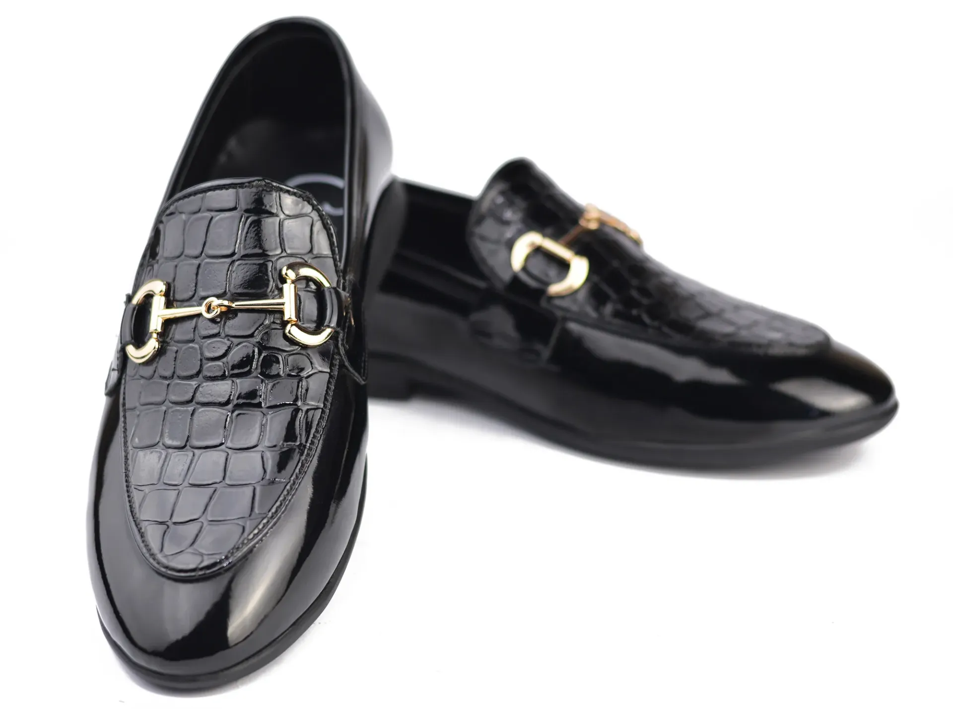 Classic glossy leather slip-on shoes