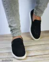 Flat suede sneaker-style shoes suitable for all occasions