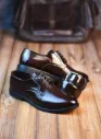 Classic lace-up loafers made from glossy leather
