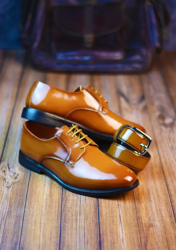 Classic lace-up loafers made from glossy leather