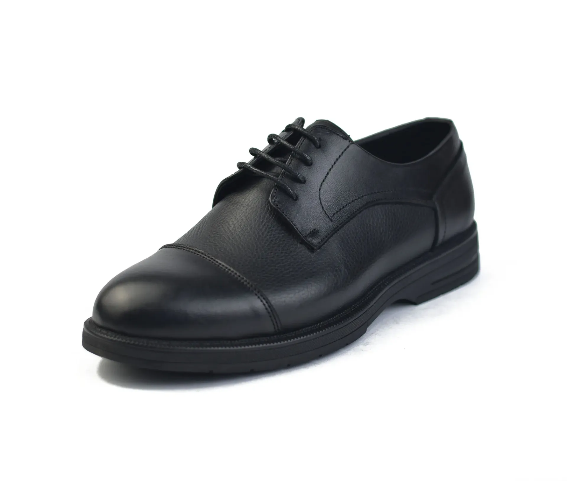 Genuine leather Oxford shoes with a rubber sole
