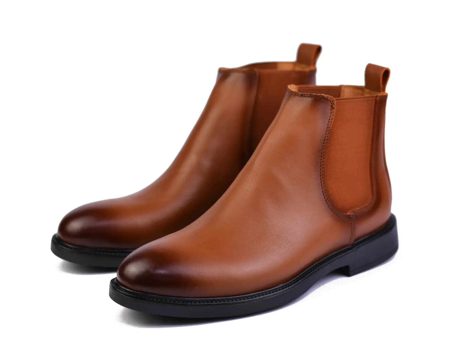 Chelsea boots made of genuine cowhide leather with a rubber sole