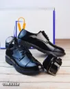 Classic lace-up Oxford shoes crafted from glossy leather