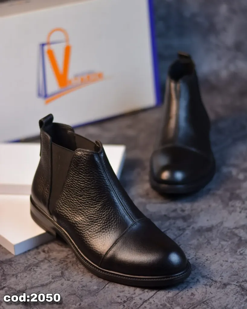 Chelsea boots made of genuine cowhide leather with a rubber sole.