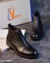 Chelsea boots made of genuine cowhide leather with a rubber sole.