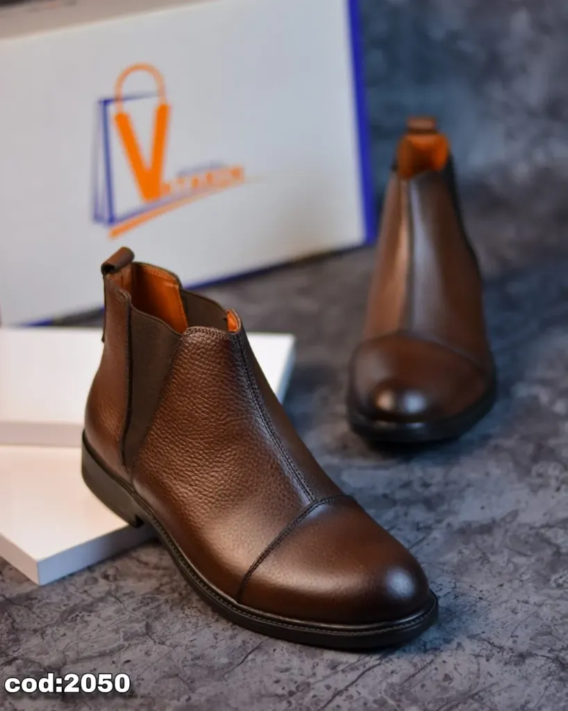 Chelsea boots made of genuine cowhide leather with a rubber sole.