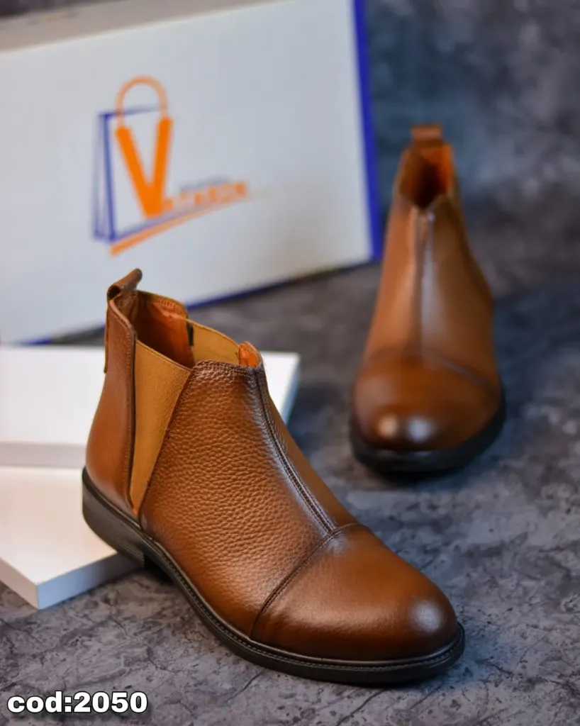 Chelsea boots made of genuine cowhide leather with a rubber sole.