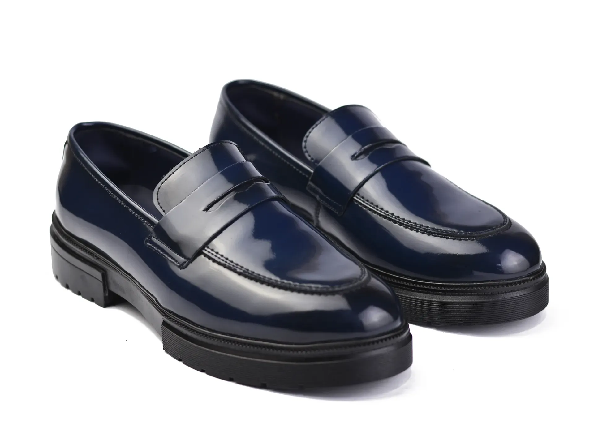 Casual loafers made from glossy leather