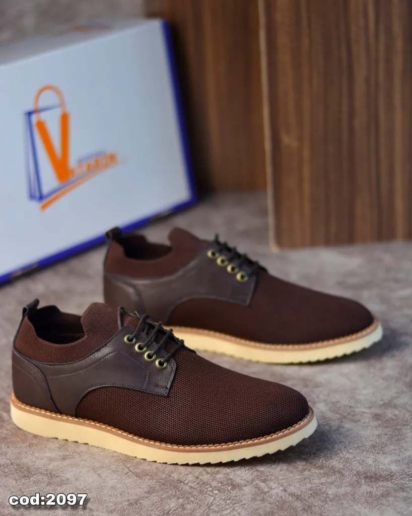 Smart casual shoes made of treated knit fabric and leather with a lightweight EVA sole.