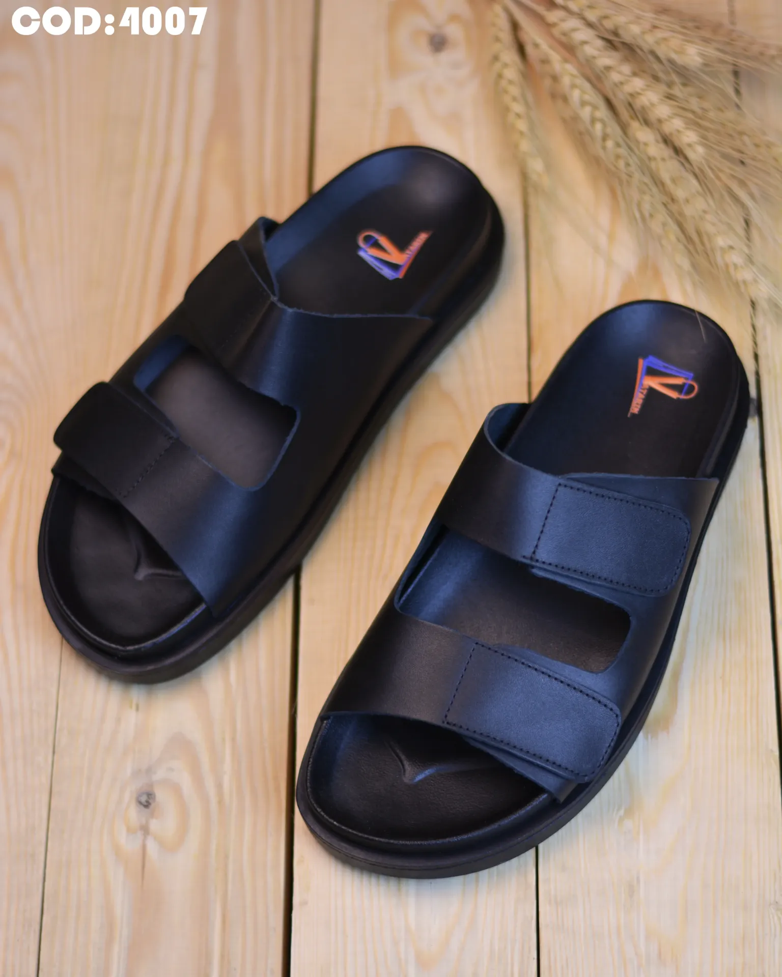 [40070140] Men's slippers, genuine leather, rubber sole with strong adhesive backing. (40)