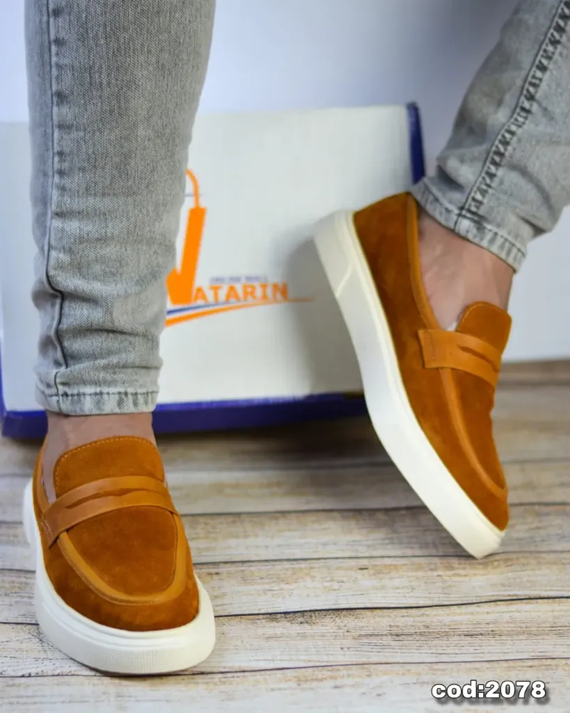 Flat smart sneakers made from suede with an EVA sole