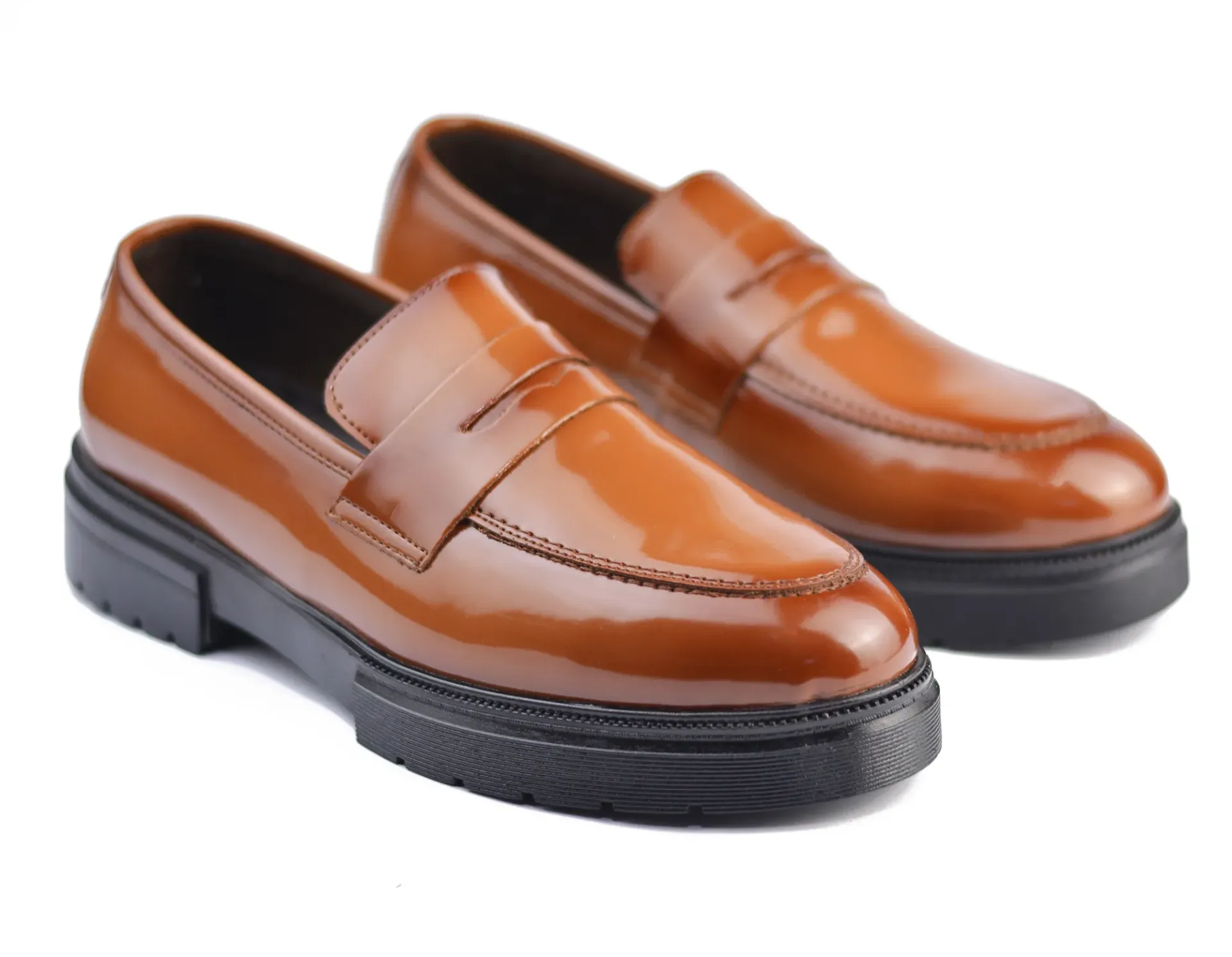 Casual loafers made from glossy leather