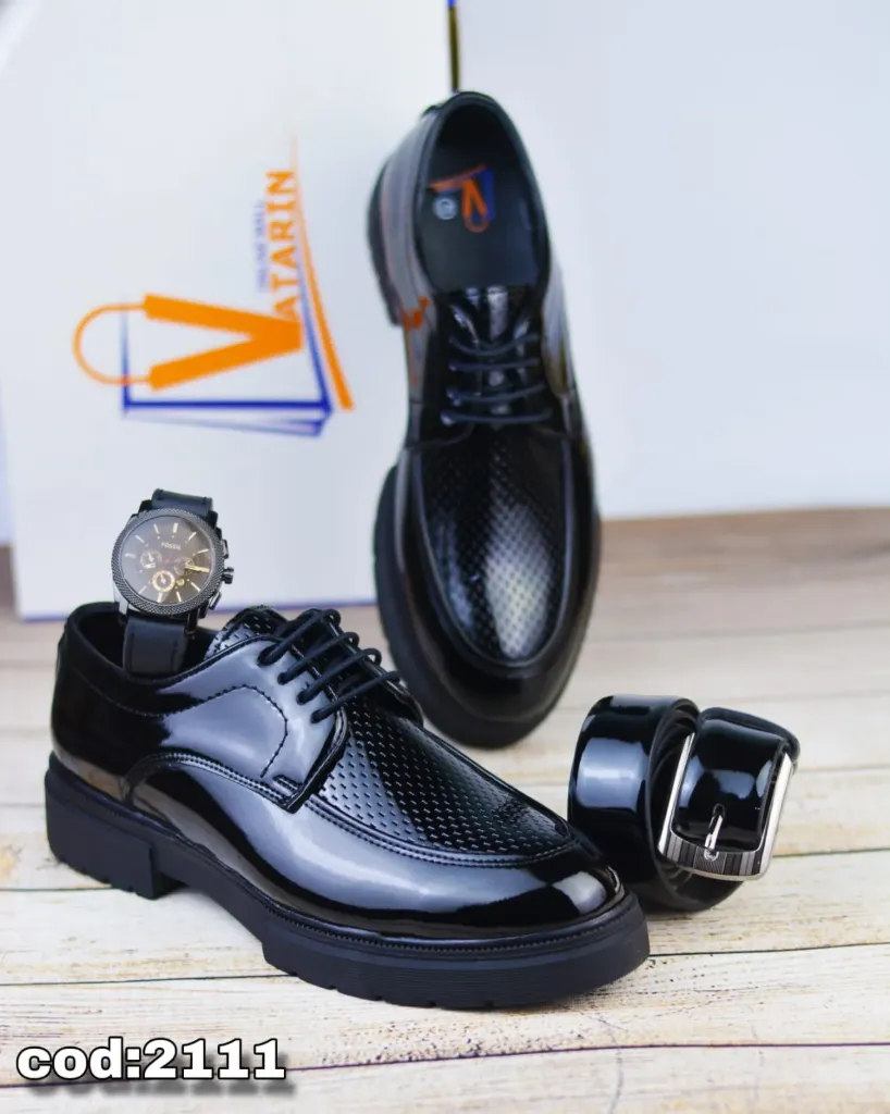 Classic lace-up shoes made from glossy leather with a rubber sole
