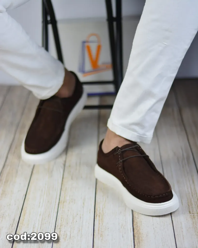 Casual Wallabee-style shoes made from genuine suede leather with a lightweight EVA sole