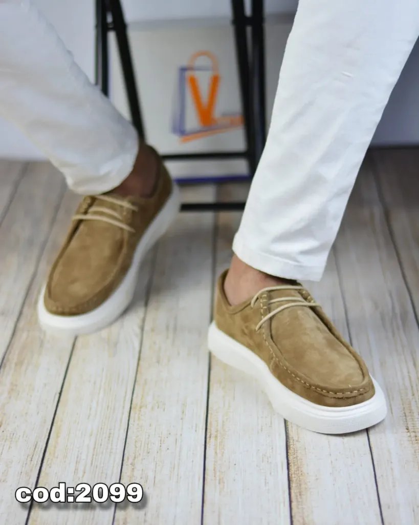 Casual Wallabee-style shoes made from genuine suede leather with a lightweight EVA sole