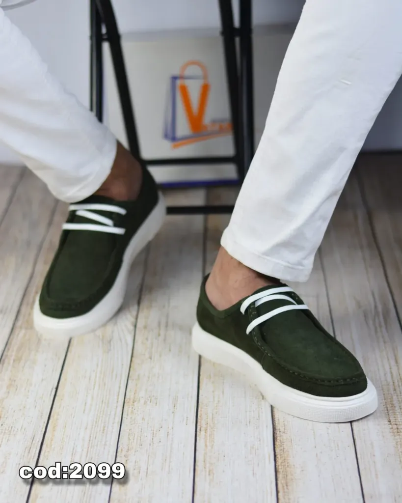 Casual Wallabee-style shoes made from genuine suede leather with a lightweight EVA sole