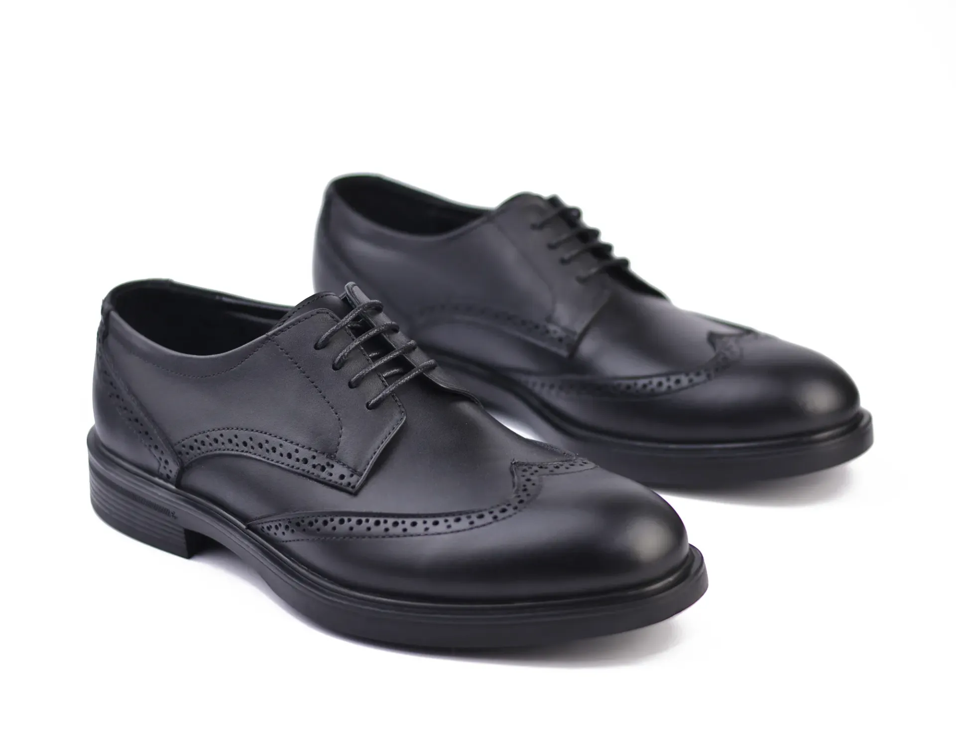 Classic Oxford shoes made from genuine leather with a rubber sole
