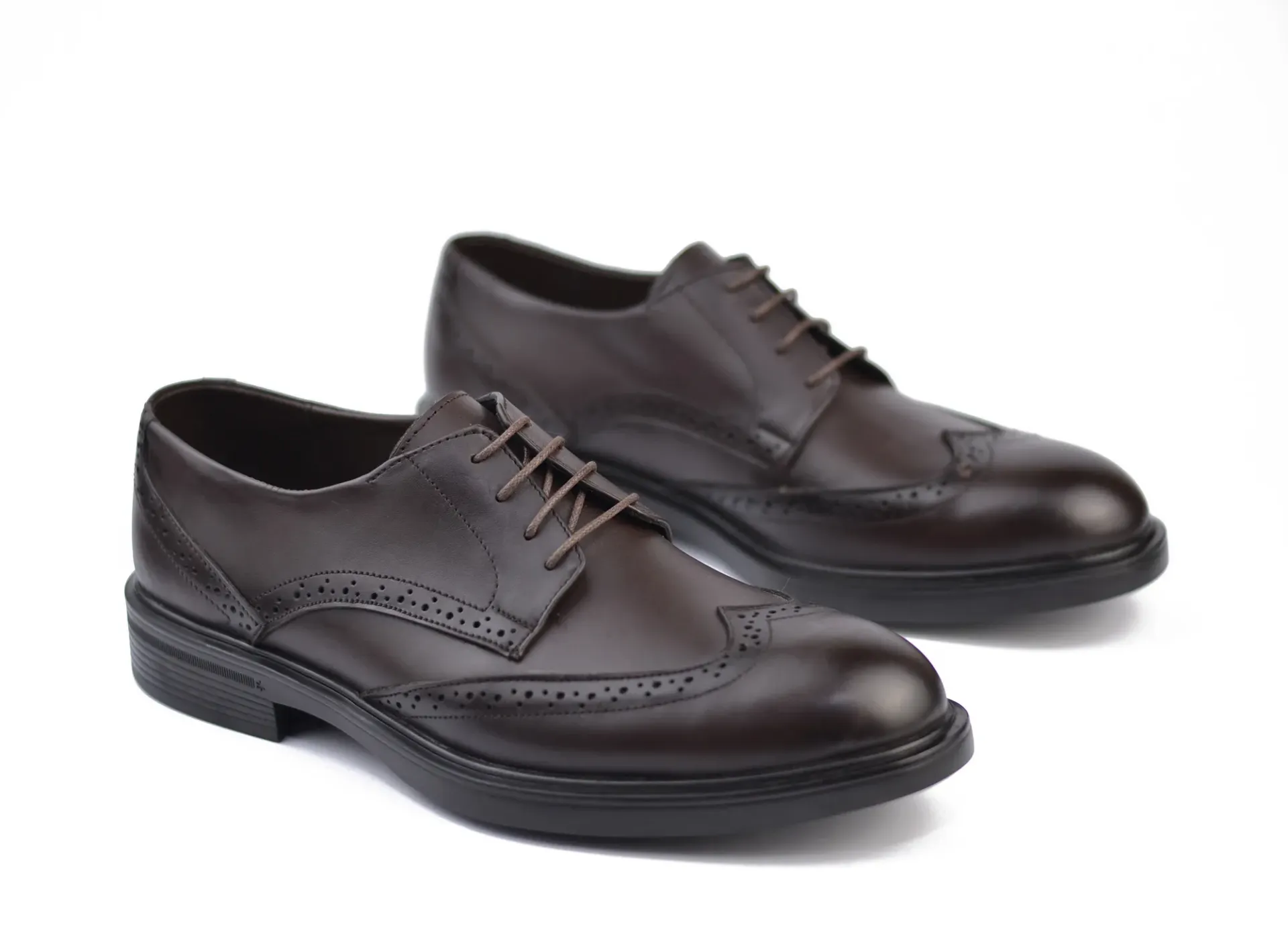 Classic Oxford shoes made from genuine leather with a rubber sole